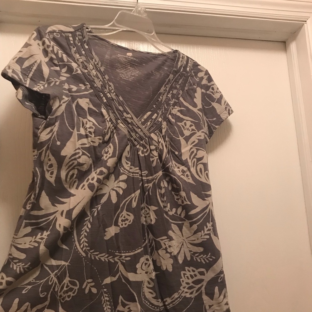 Banana Republic v-neck top